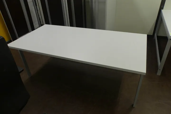 Arbeitstisch Maße in cm ca.: 180 x 90